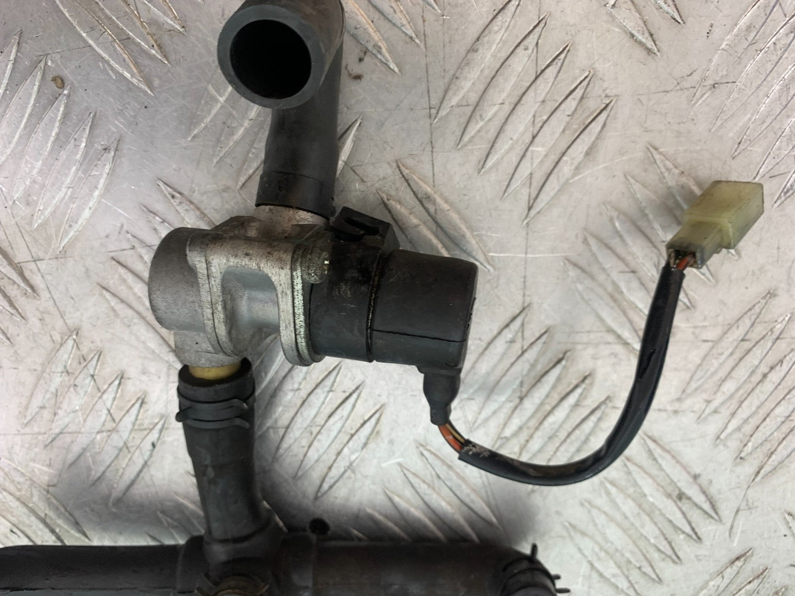TRIUMPH SPEED TRIPLE R 1050 AIR VALVE  2009 (CMB1183)