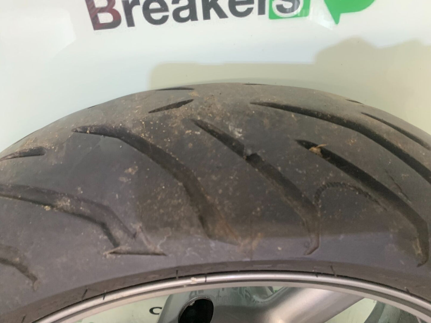 TRIUMPH 955I SPRINT RS REAR WHEEL  YEAR 1999-04 (STOCK 989)
