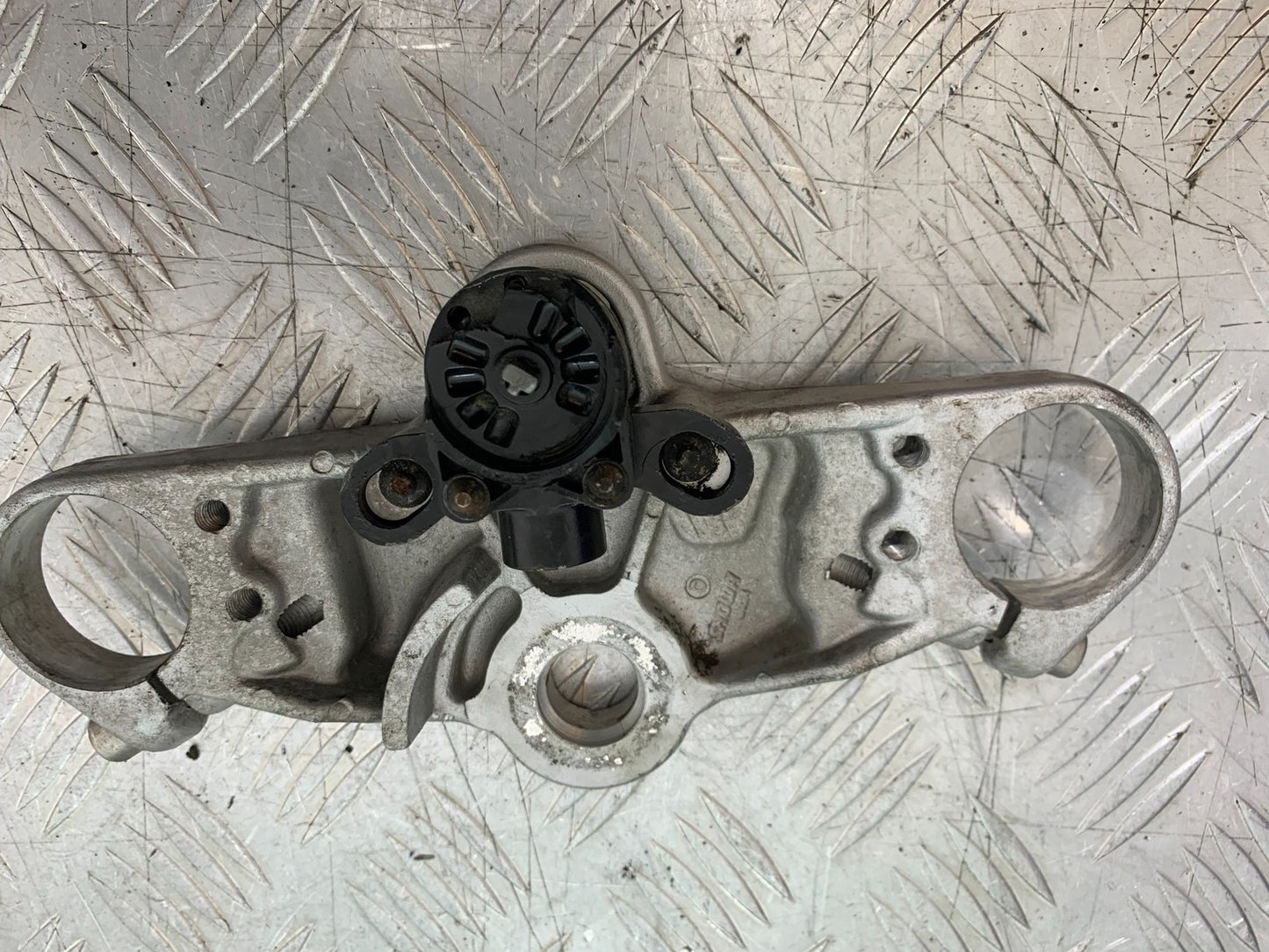 TRIUMPH 955i SPRINT ST TOP YOKE  YEAR 1999-04 (CMB1230)