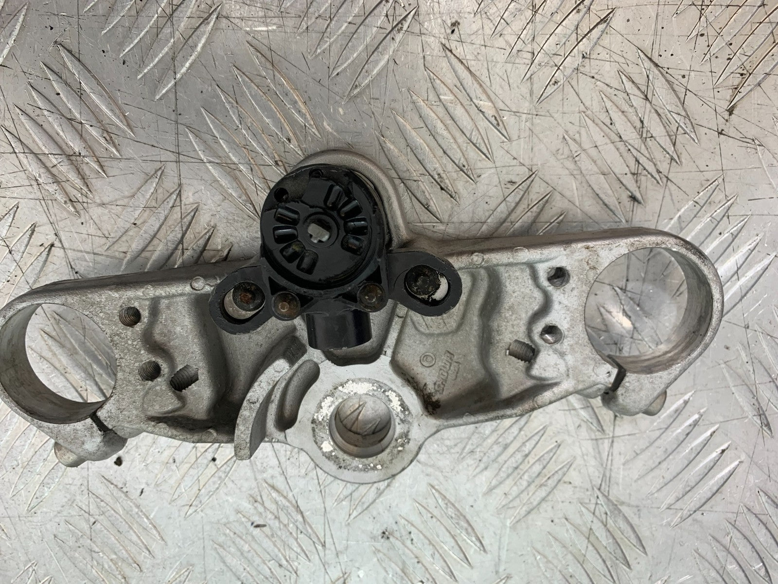TRIUMPH 955i SPRINT ST TOP YOKE  YEAR 1999-04 (CMB1230)