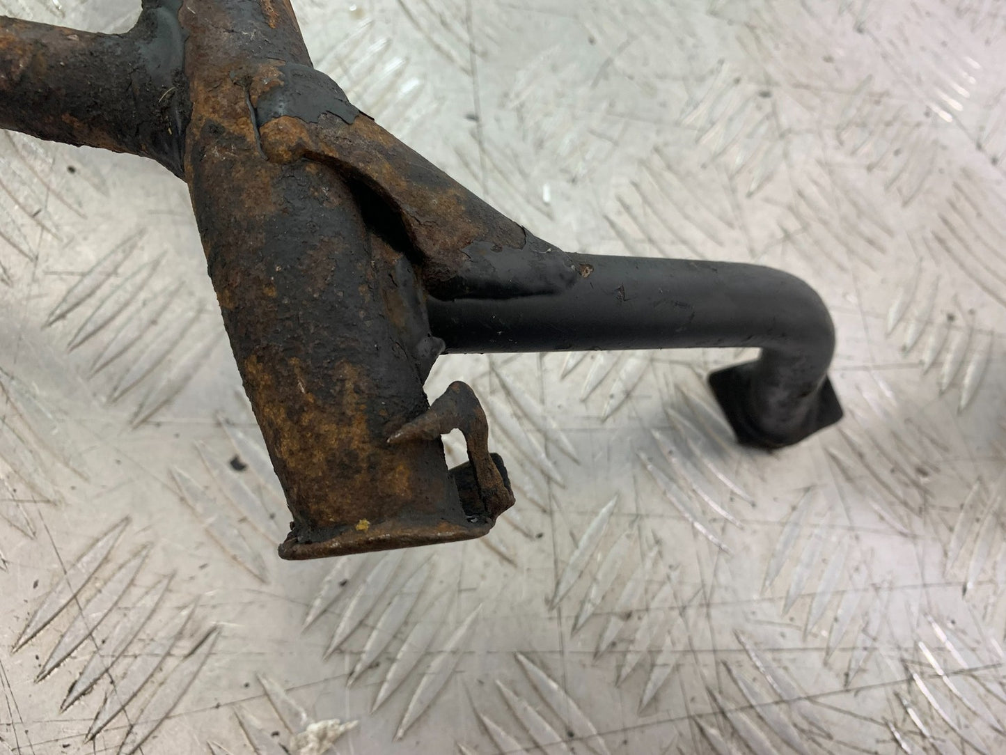 TRIUMPH TROPHY 900 CENTER STAND  YEAR 1991-95 (CMB1251)