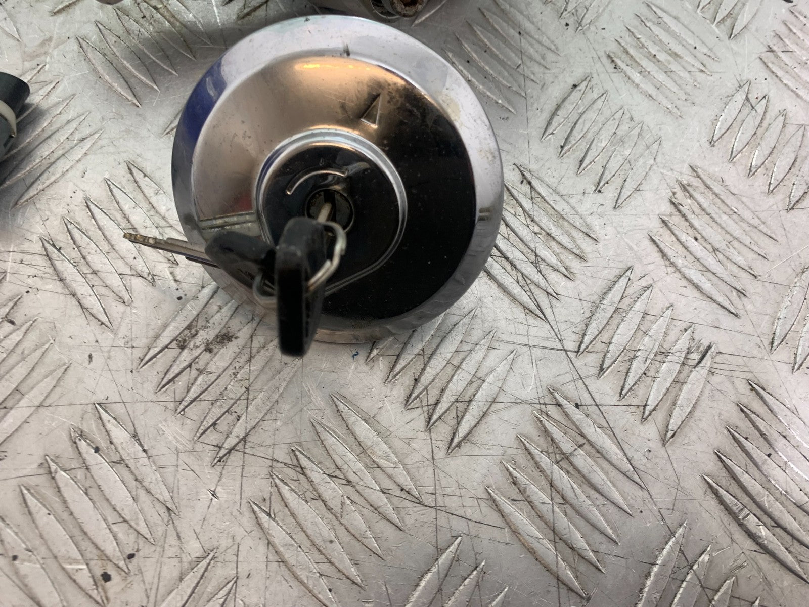 HONDA XL125 VARADERO LOCKSET AND KEY  YEAR 2001-2006  (CMB1210)