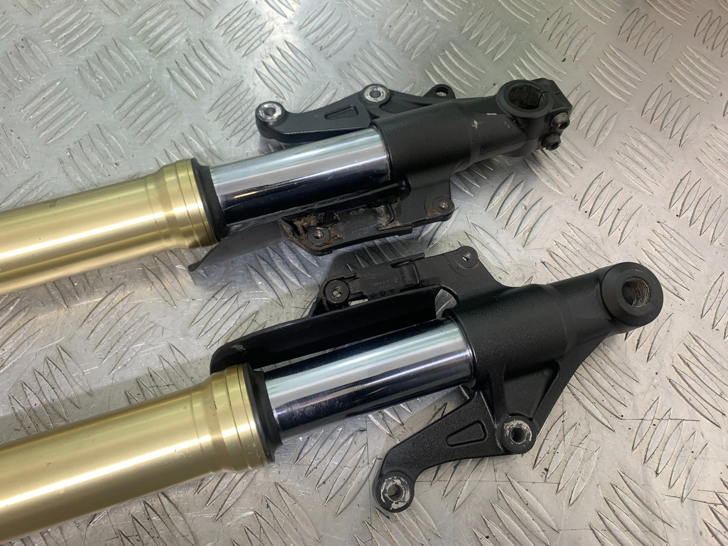 TRIUMPH 675 STREET TRIPLE FORKS  2013-2016 (CMB1186)