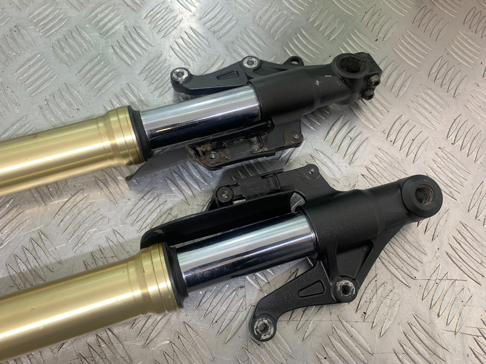 TRIUMPH 675 STREET TRIPLE FORKS  2013-2016 (CMB1186)