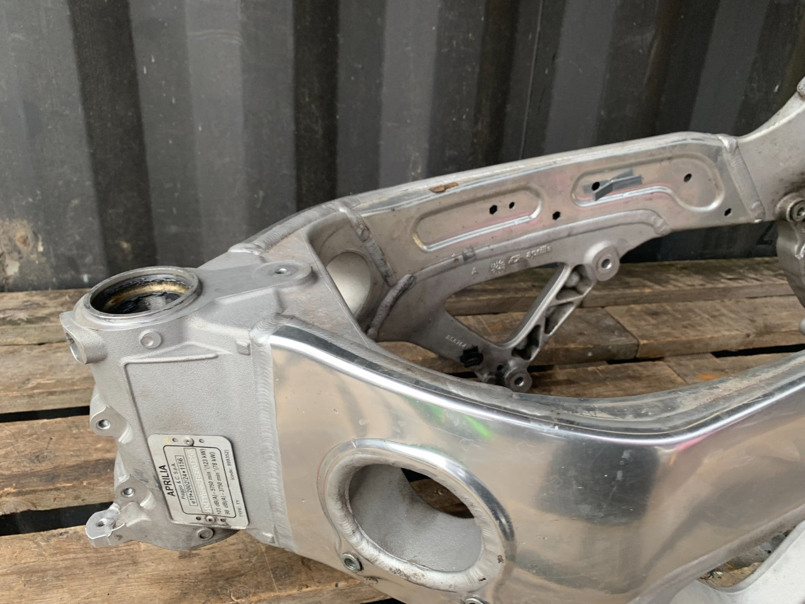 APRILIA TUONO 1000 V4R FRAME REG LOG BOOK YEAR 2011-13  (CMB1316)