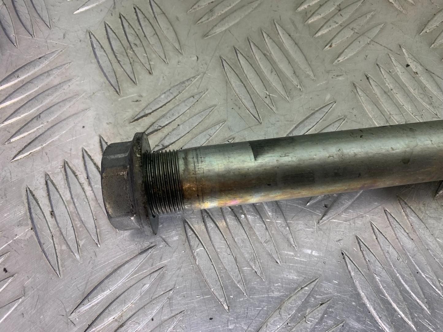 KAWASAKI ZX9R ZX9 E1 SWINGARM SPINDLE  YEAR 2000-01 (CMB1171)