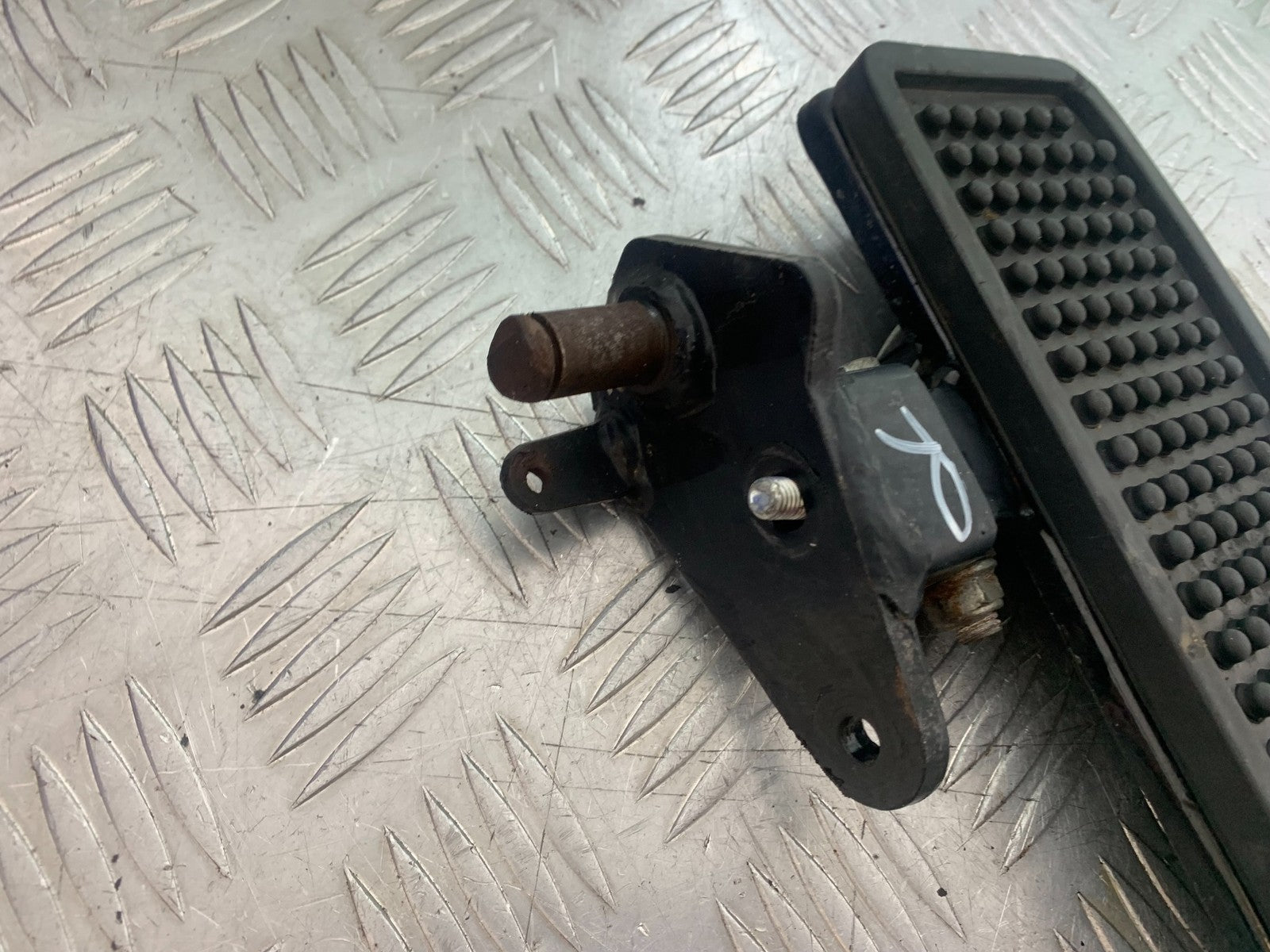 PIONEER NEVADA XF125 RIGHT FOOTBOARD YEAR 2009 (CMB1214)