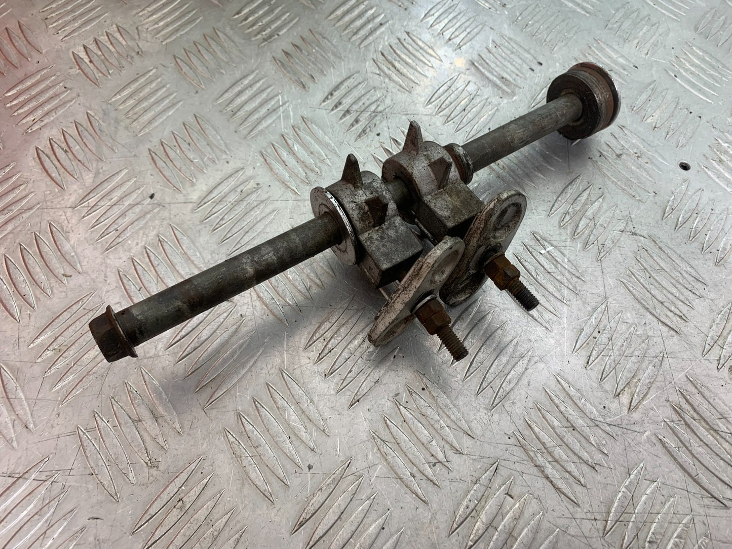 YAMAHA XJ600 XJ 600 DIVERSION REAR WHEEL SPINDLE  1998-2000 (CMB1191)