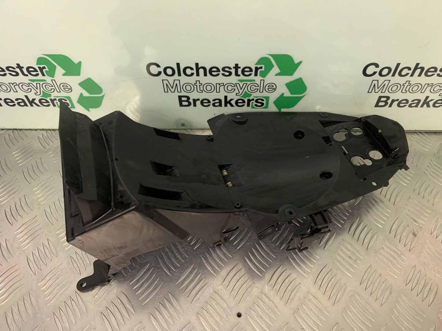 YAMAHA XJ6 XJ6-S UNDERTRAY  YEAR 2009-2015 (STOCK 991)