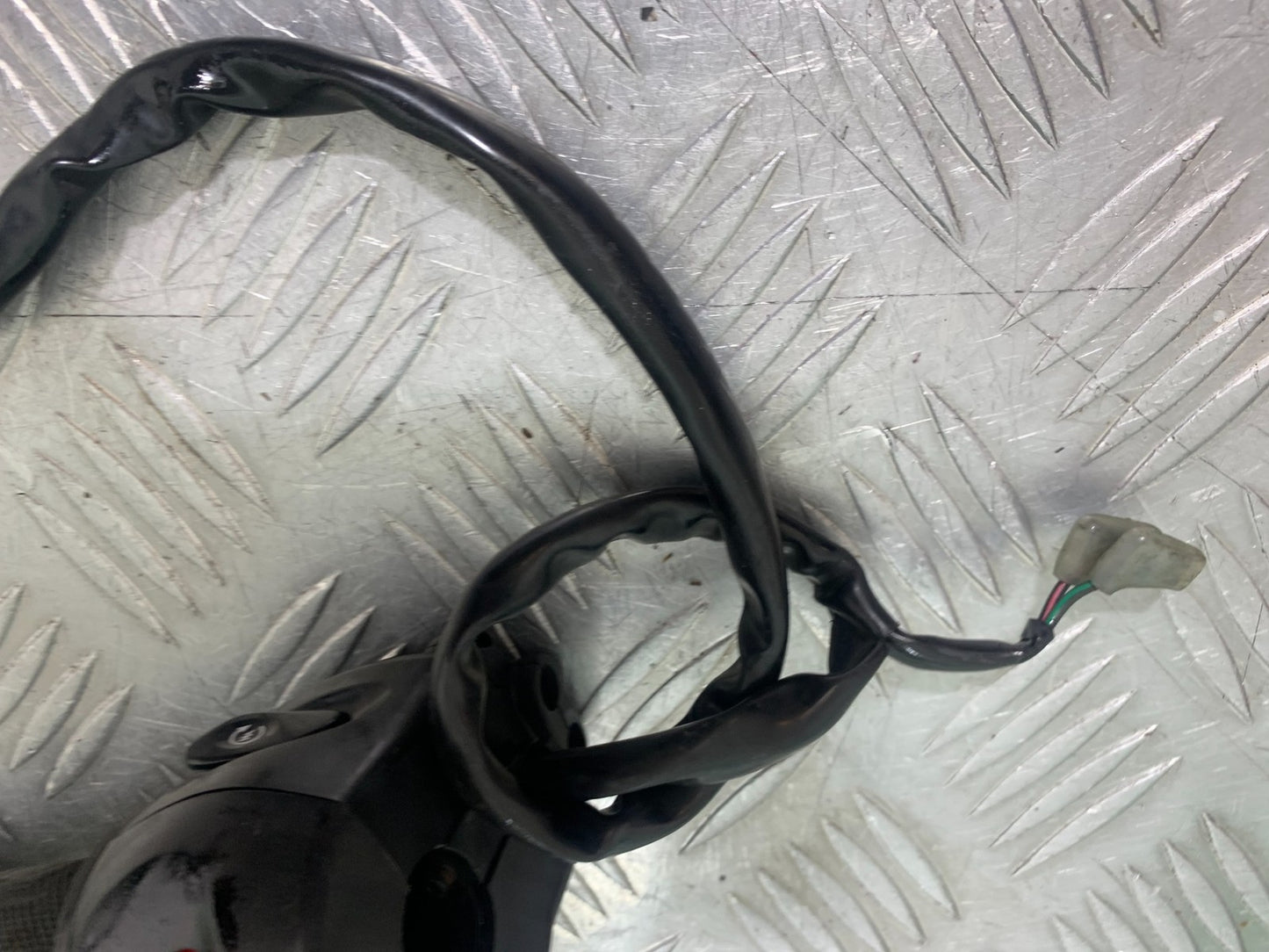 YAMAHA XJ6 XJ6-S RIGHT SWITCH GEAR YEAR 2009-2015  (CMB1212)