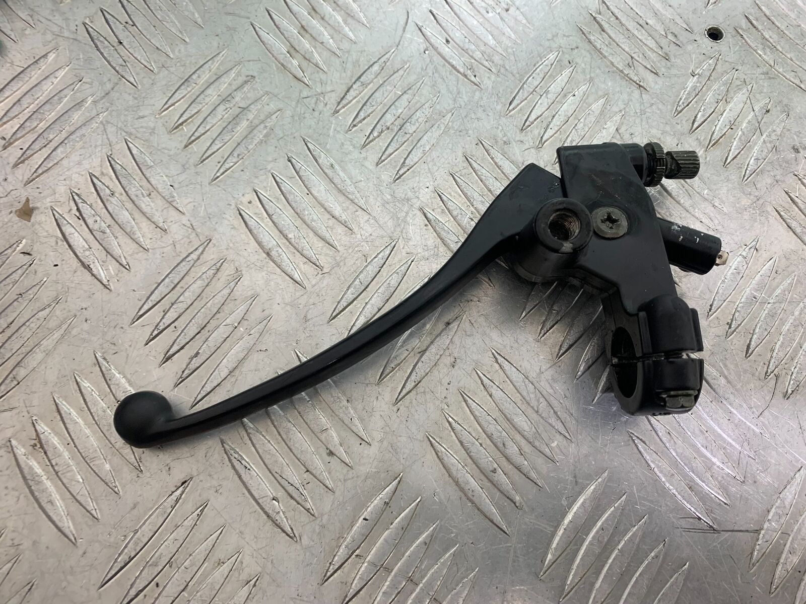 MUTT GT-SS 125 CLUTCH LEVER AND BRACKET YEAR 2020- 2024 CMB1085)