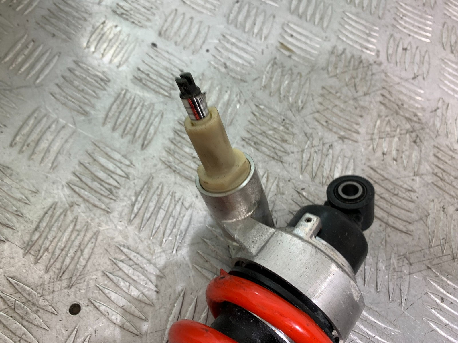 TRIUMPH 955I SPRINT RS REAR SHOCK  YEAR 1999-03 (CMB1313)