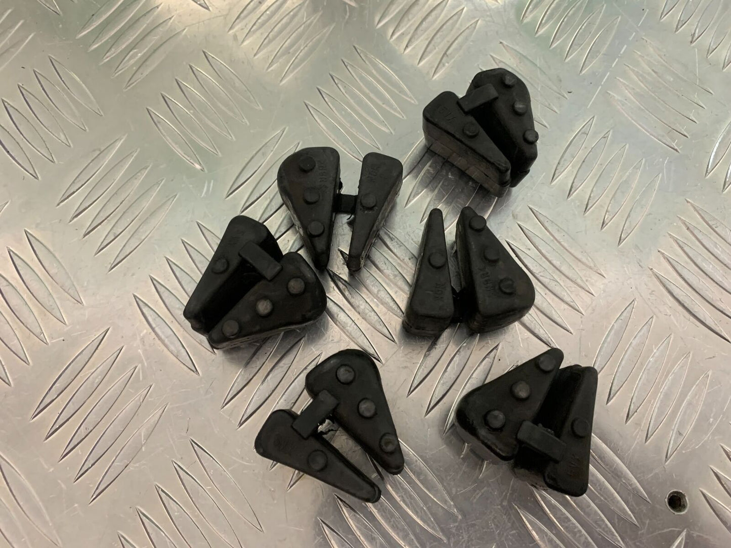 YAMAHA FZ6 FAZER CUSH DRIVE RUBBERS YEAR 2004-2007 (STOCK 955)