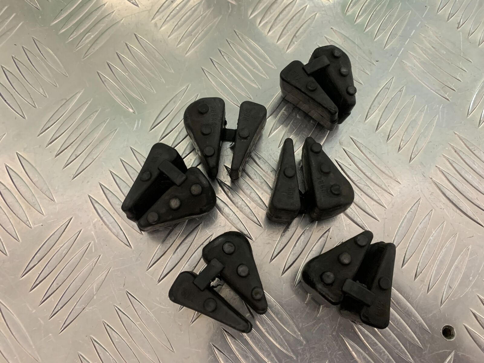 YAMAHA FZ6 FAZER CUSH DRIVE RUBBERS YEAR 2004-2007 (STOCK 955)