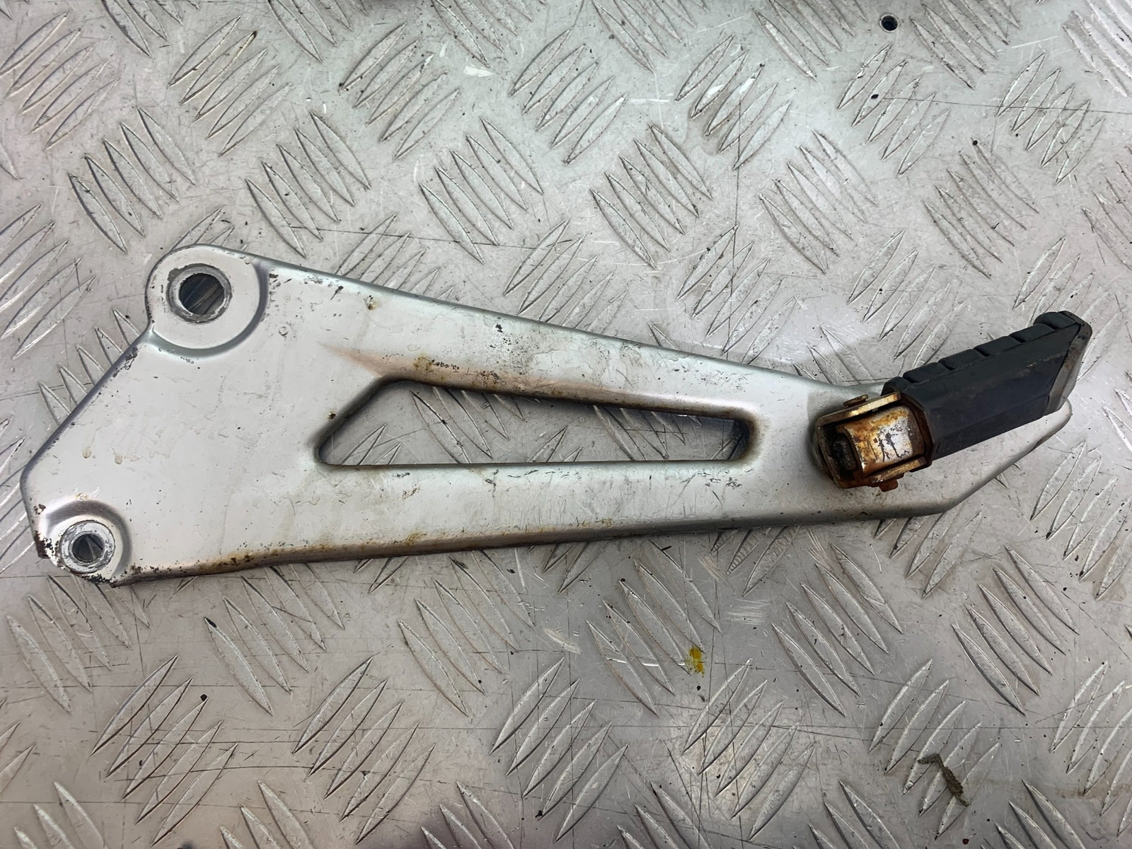 YAMAHA YBR125 YBR 125 LEFT HANGER YEAR 2010-2017 (CMB1163)