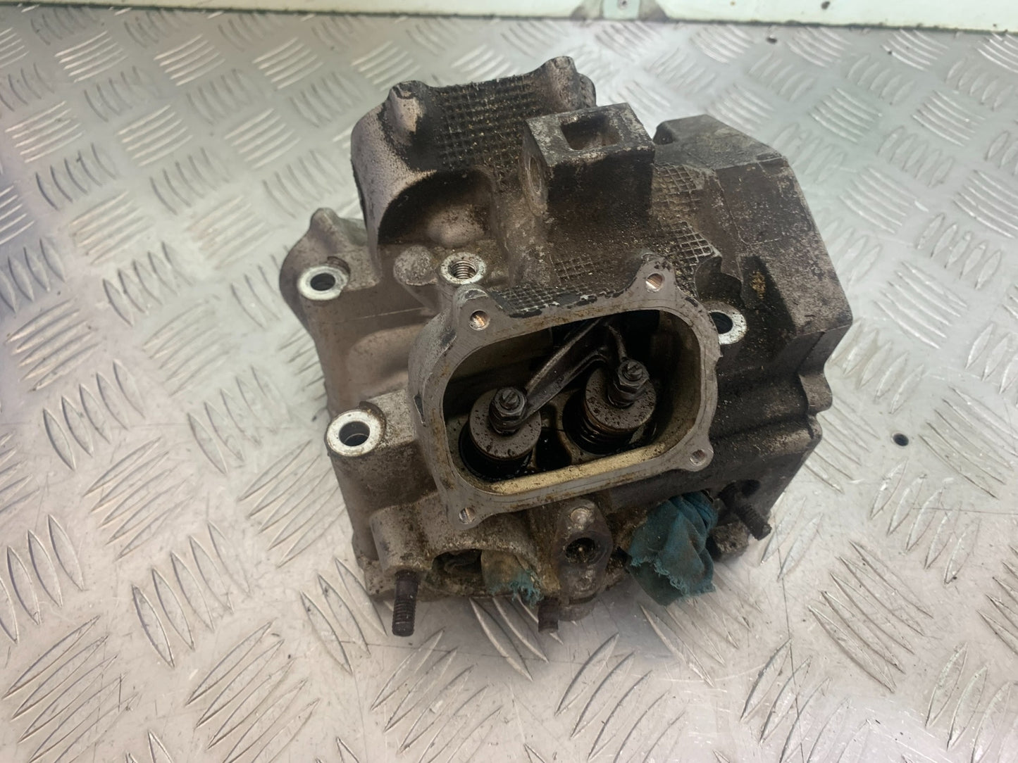 APRILIA 650 PAGASO STRADA CYLINDER HEAD AND CAMSHAFT   YEAR 2005-2010 (CMB1057)