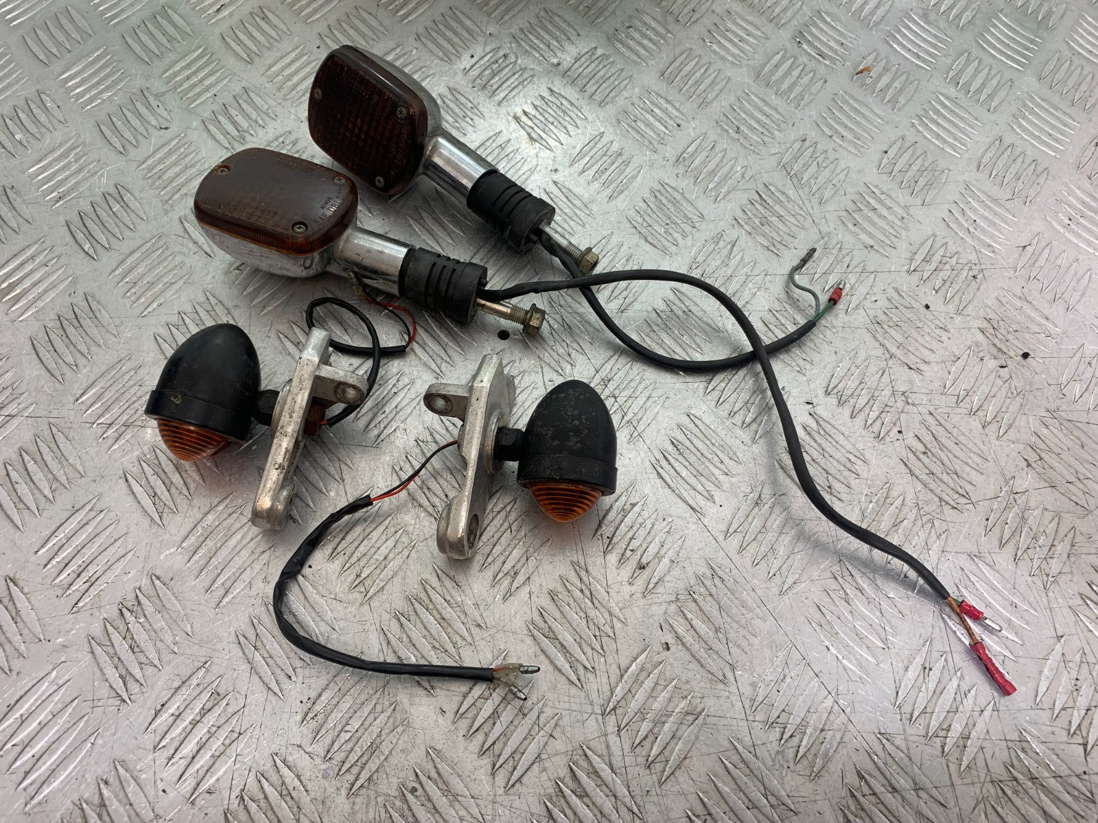 HONDA VT700 VT 700 SHADOW FRONT AND REAR INDICATORS  YEAR 1984-85 (CMB1328)
