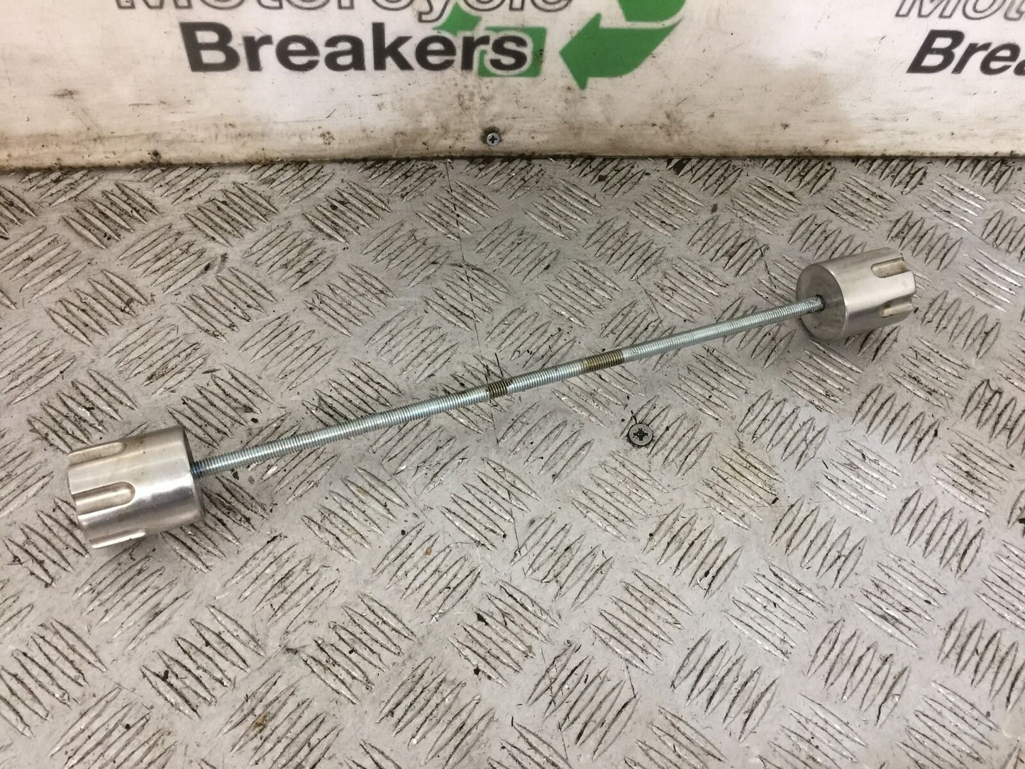 SUZUKI GSF1200 GSF 1200 BANDIT REAR WHEEL BOBBINGS  YEAR 2001-2005 (STOCK 902)