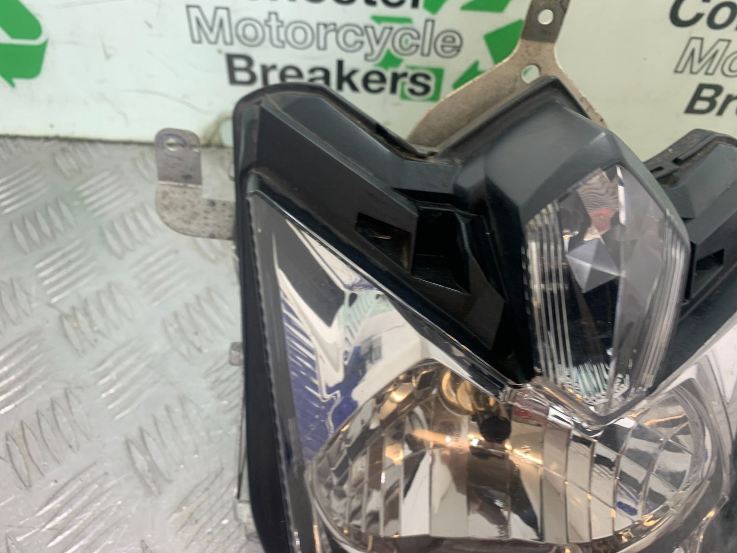 YAMAHA XJ6 XJ6-S HEADLIGHT  YEAR 2009-2015  (CMB1212)