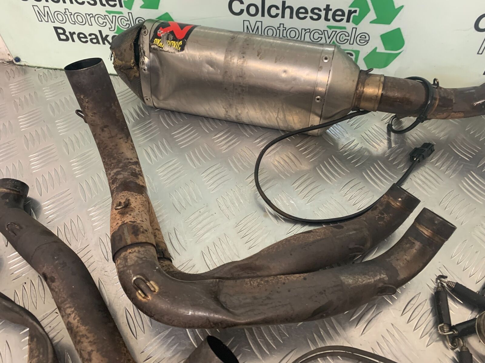HONDA CBR1000 rr FIREBLADE AKRAPOVIC EXHAUST (DAMAGED ) 2008-2011 (STOCK 986)