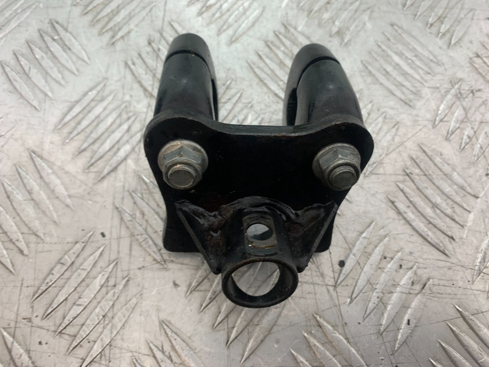 NECO ALEXONE 125 HANDLEBAR CLAMPS  YEAR 2016-2022  (CMB1273)