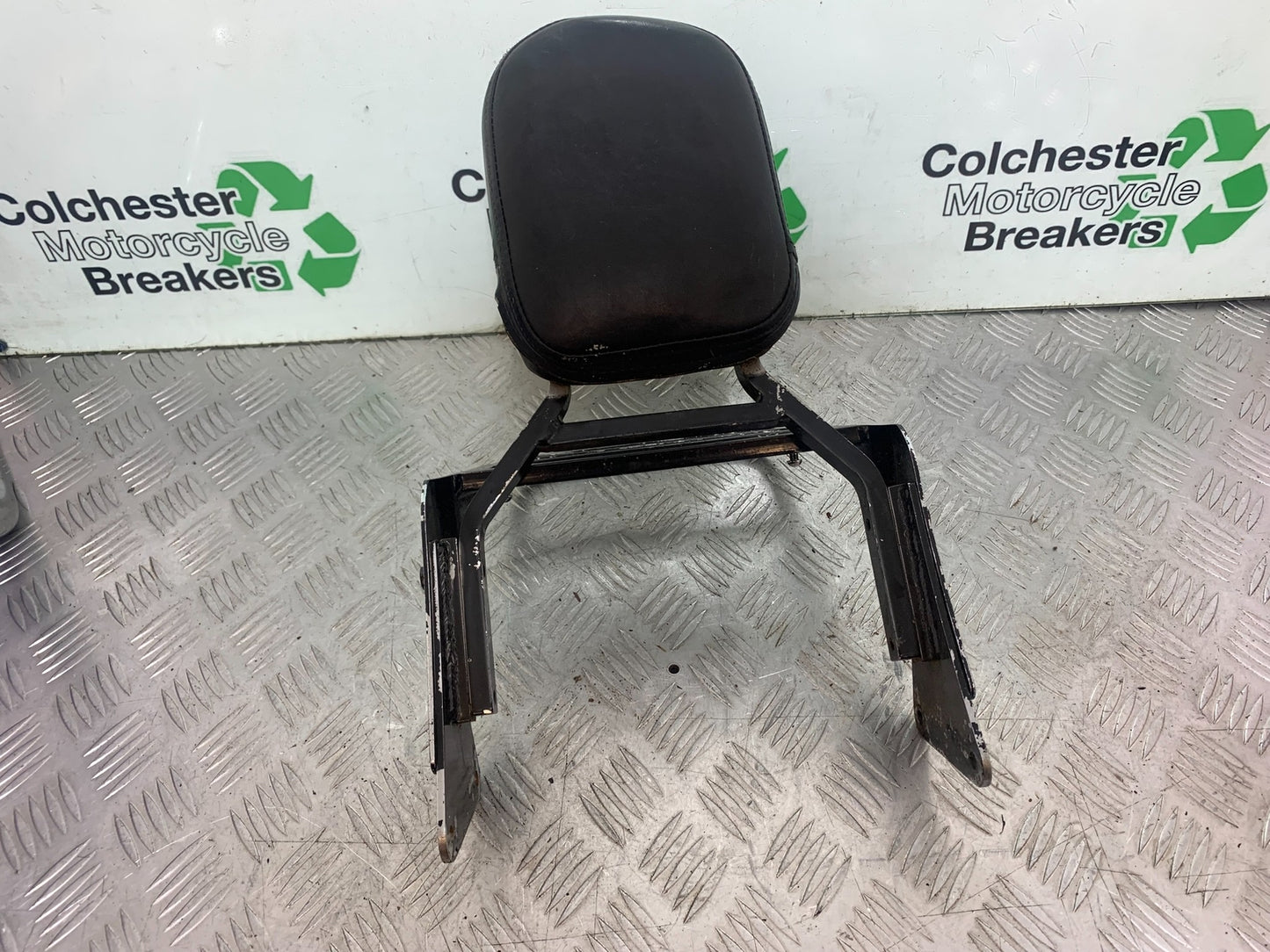 KAWASAKI VN1500 CLASSIC BACKREST AND PAD   YEAR 1999 -2006 (CMB1166)