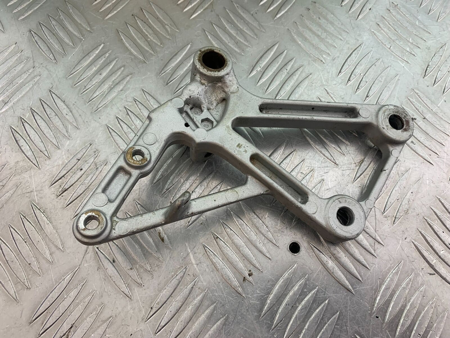 HONDA VFR400 VFR 400 NC21 FRONT RIGHT HANGER  YEAR 1986-87 (CMB1043)