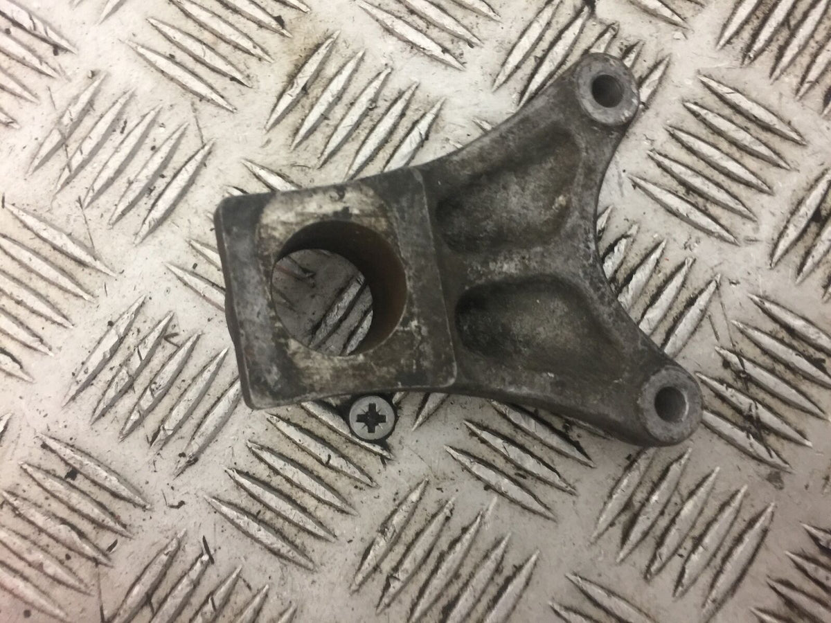SUZUKI GSXR600 GSXR 600 K1 K2 REAR CALIPER BRACKET  YEAR 2002 (STOCK 519)