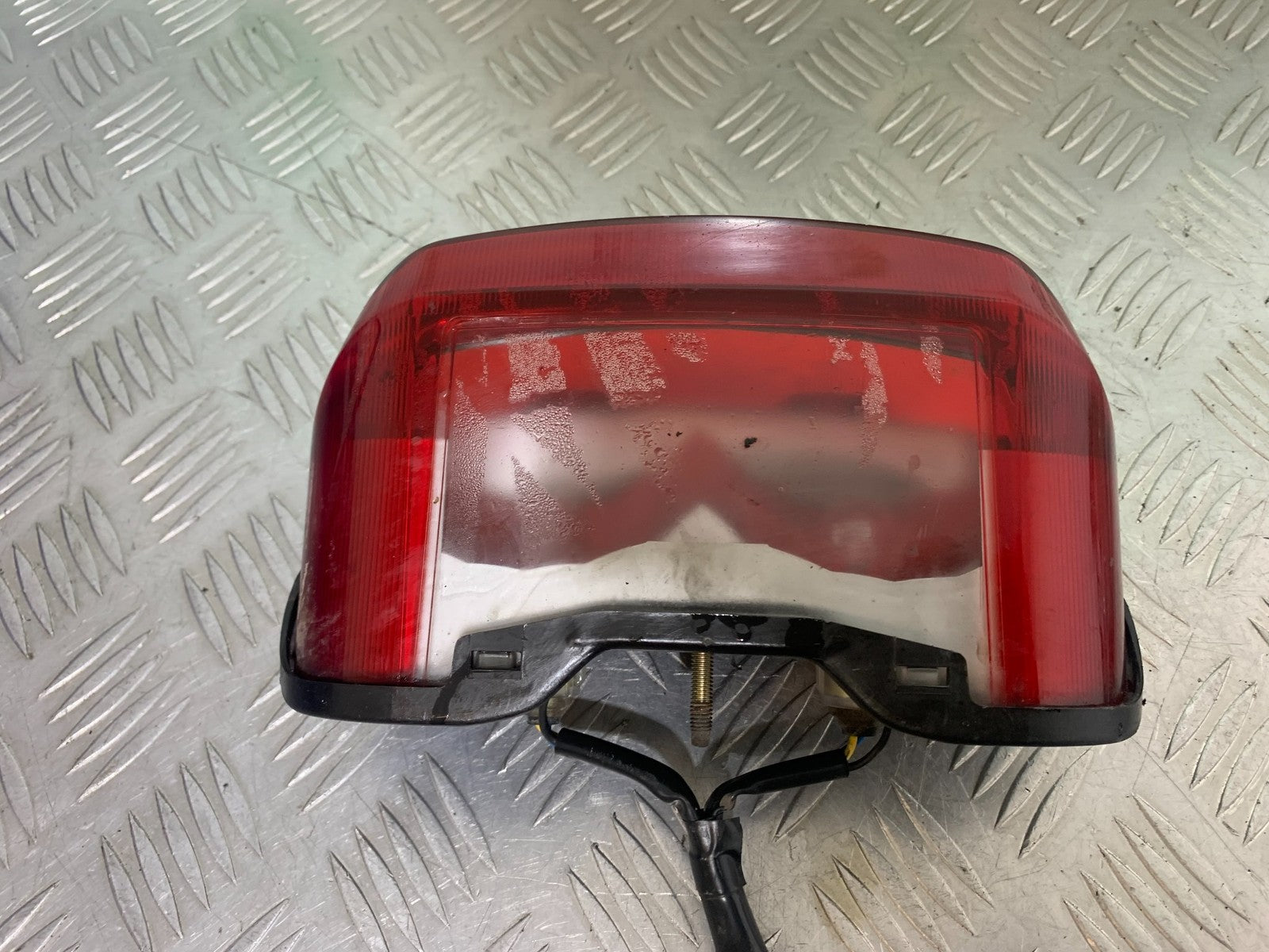 YAMAHA XJR1300 XJR 1300 REAR LIGHT  YEAR  1999-2003 (CMB1119)