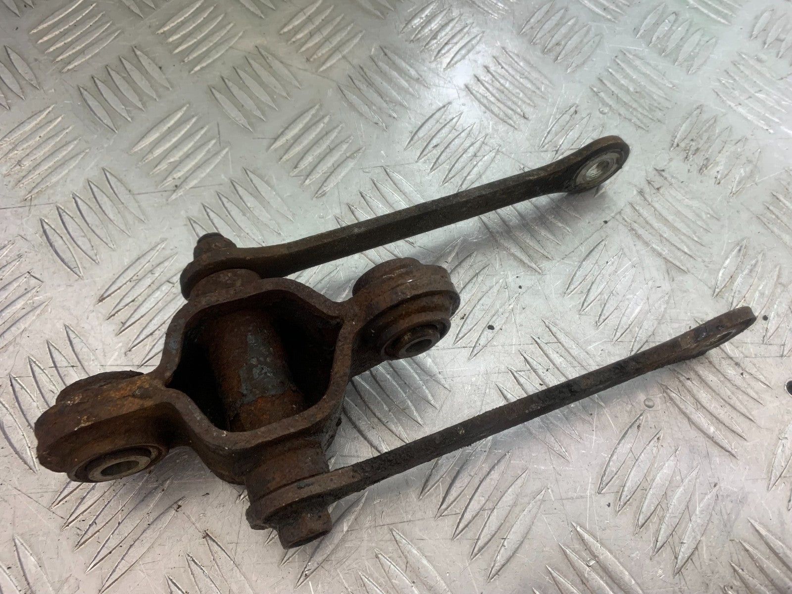 SUZUKI GS500 GS 500 REAR SHOCK LINKAGE  YEAR 2001-2008 (CMB1254)