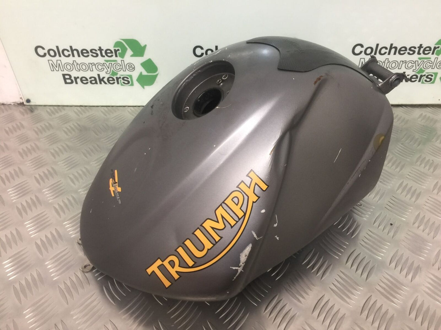 TRIUMPH STREET TRIPLE 675 R PETROL TANK  YEAR 2009 (STOCK 918)
