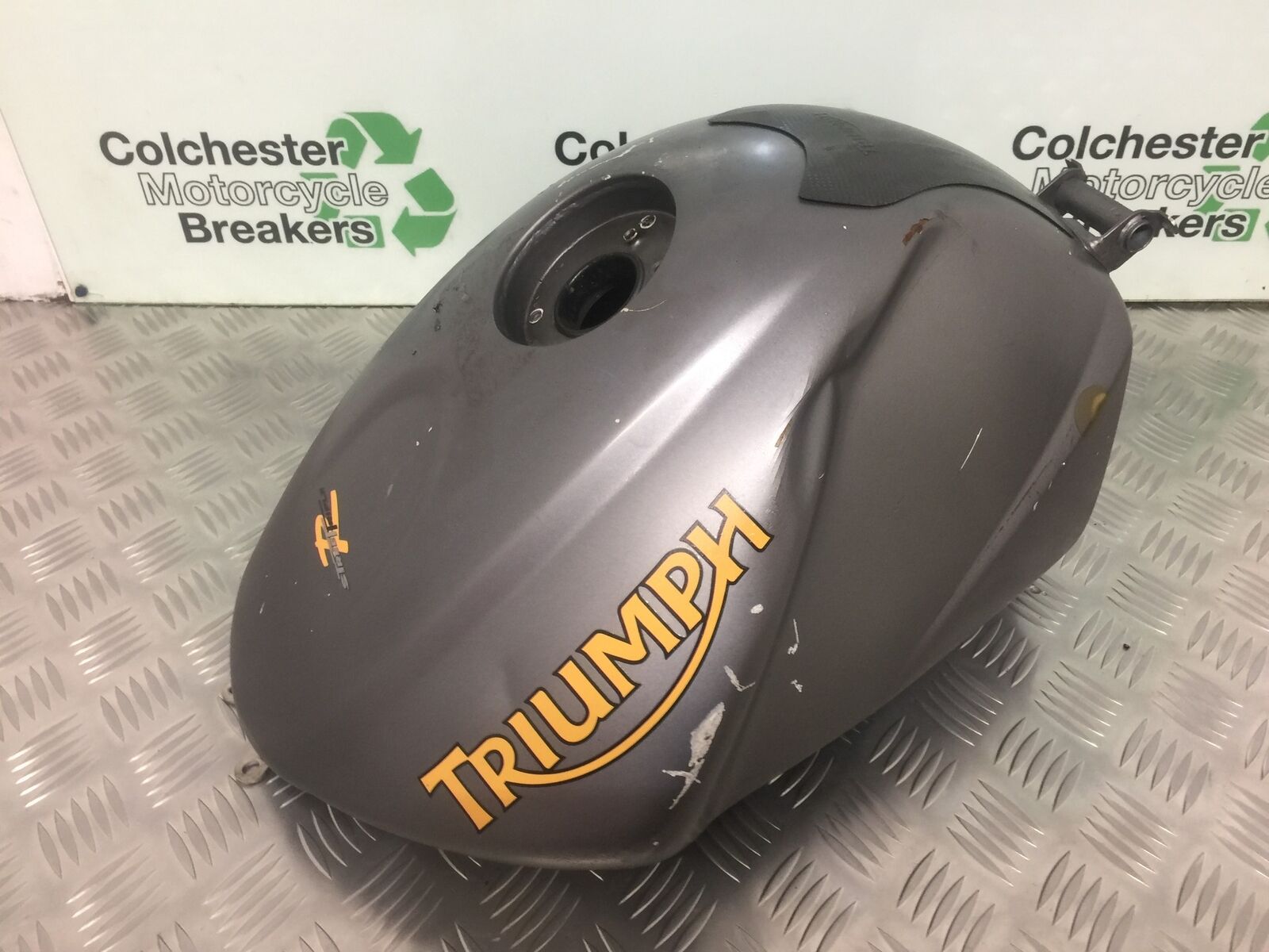 TRIUMPH STREET TRIPLE 675 R PETROL TANK  YEAR 2009 (STOCK 918)