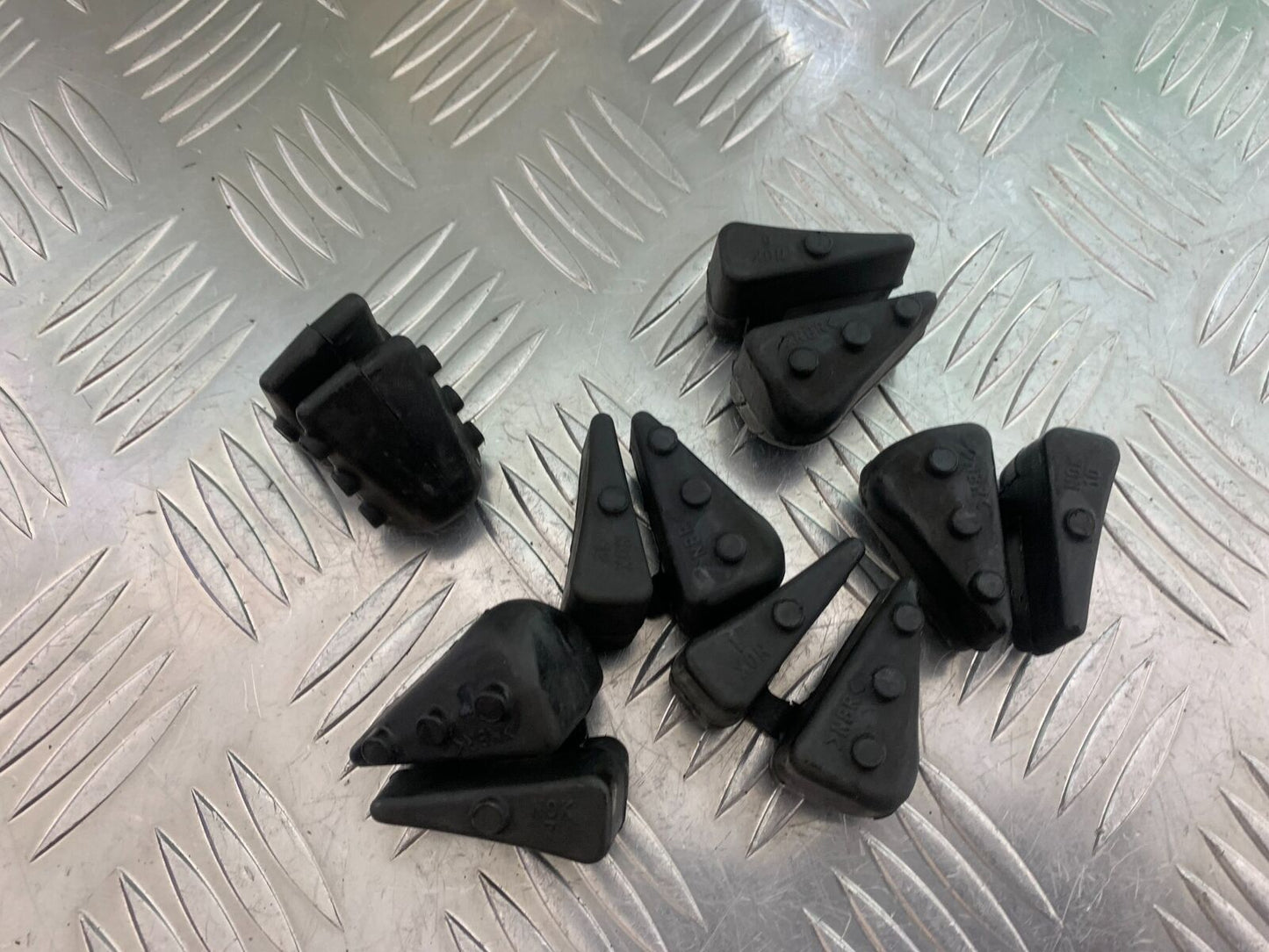YAMAHA MT07 MT-07 CUSH DRIVE RUBBERS YEAR 2014 (STOCK 995)