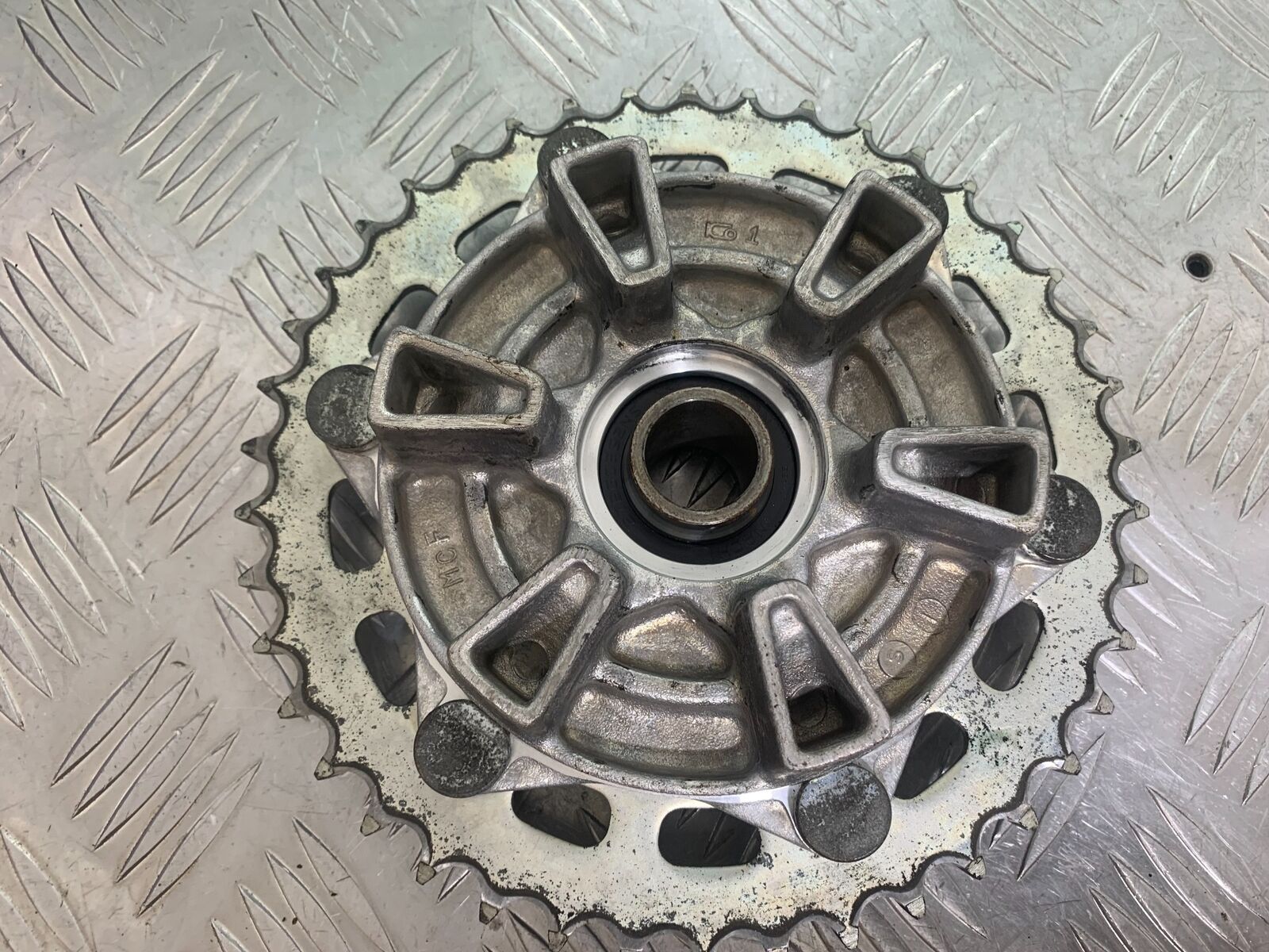 HONDA CBR 929 RRY FIREBLADE REAR SPROCKET CARRIER  YEAR 2000-01 (CMB1026)