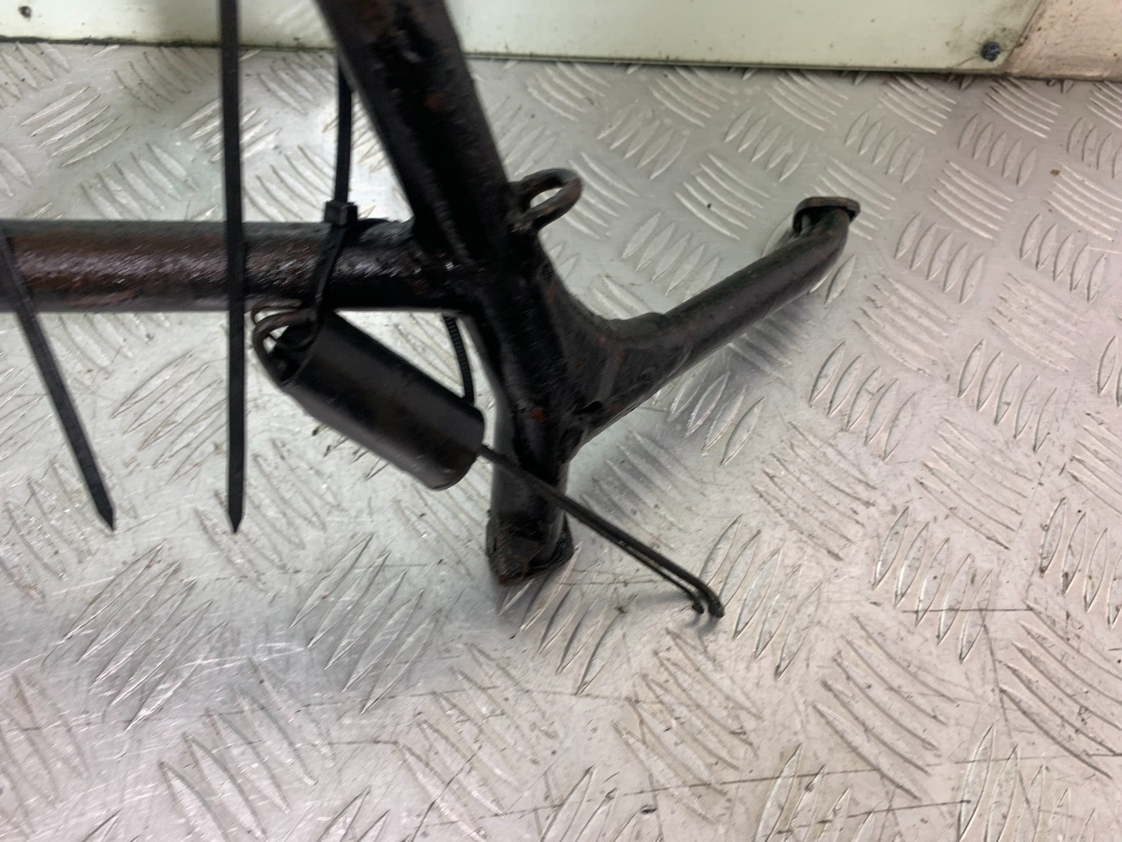 HONDA CBR1100 BLACKBIRD CENTER STAND  YEAR 1999-2005 (CMB1232)