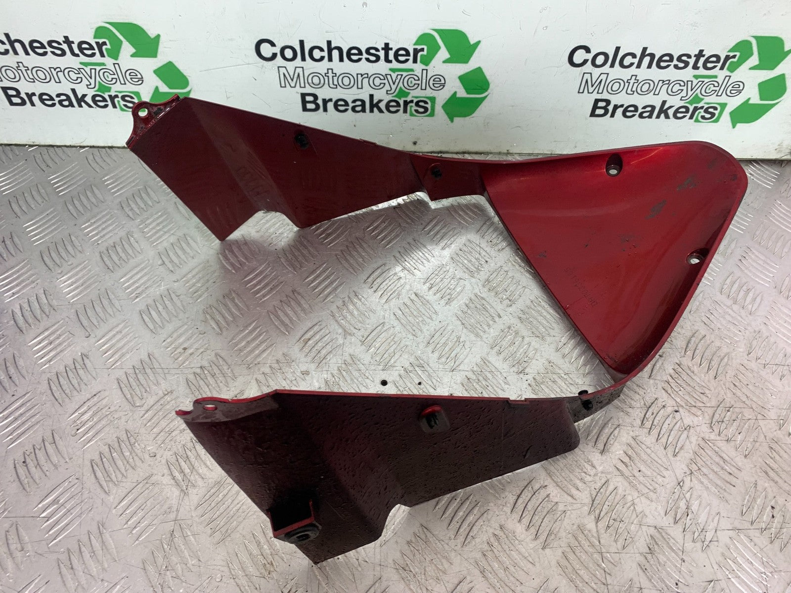 HONDA CBR1100 BLACKBIRD FAIRING V-PIECE   YEAR 1999-2005 (CMB1232)
