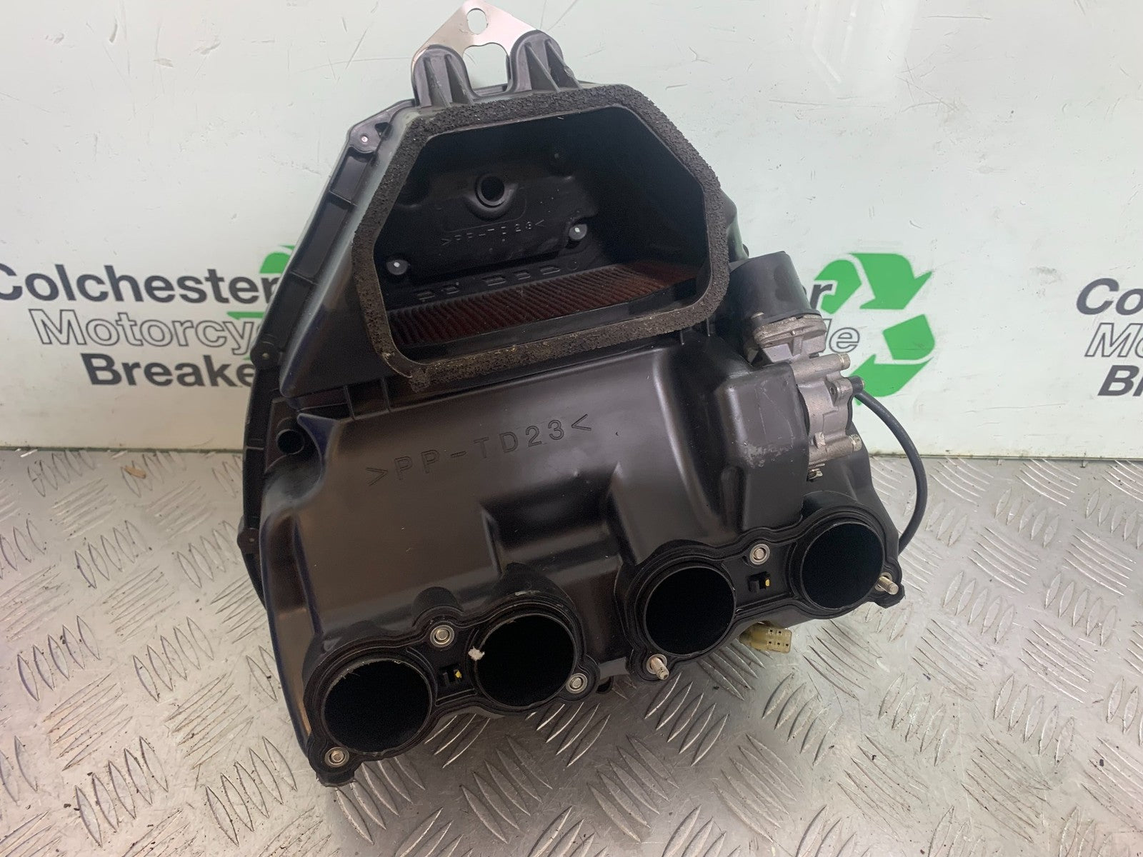 YAMAHA YZF R1 14 B BIG BANG AIRBOX    2009-14 (CMB1175)
