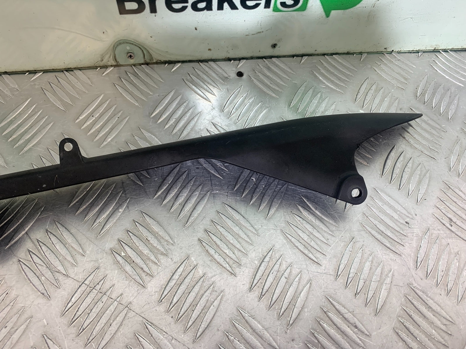 KAWASAKI ZX6R CHAIN GUARD YEAR 2009-2012 (CMB1136)