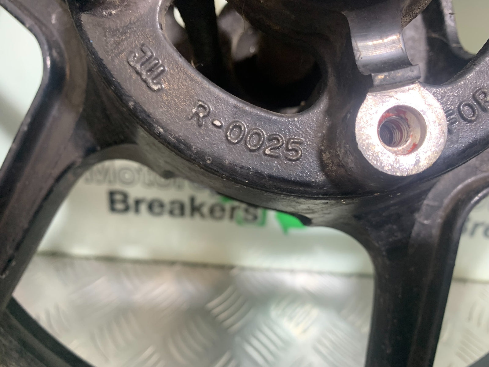 KAWASAKI ZX6R REAR WHEEL  YEAR 2009-2012 (CMB1136)