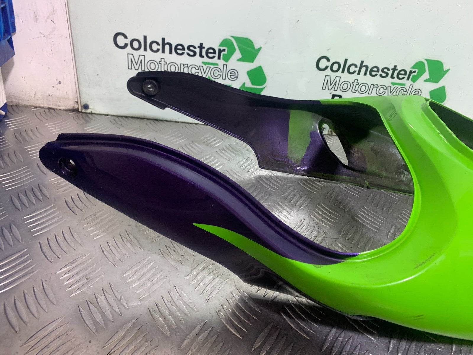 KAWASAKI ZX9R ZX9 E1 TAIL PIECE YEAR 2000-01 (CMB1171)