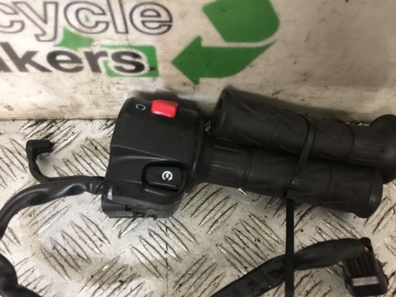 KAWASAKI VN 650 VULCAN RIGHT SWITCH GEAR  YEAR 2017-2021 (STOCK 811)