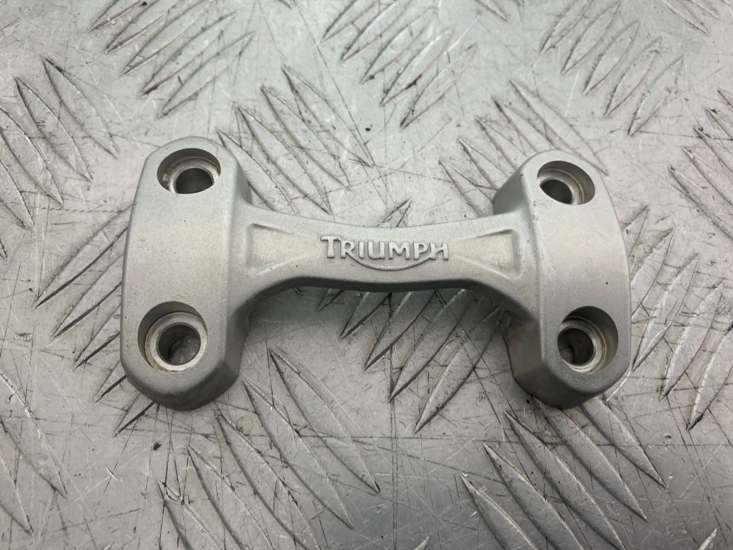 TRIUMPH 675 STREET TRIPLE RX HANDLEBAR CLAMP   2015- 2017 (CMB1299)