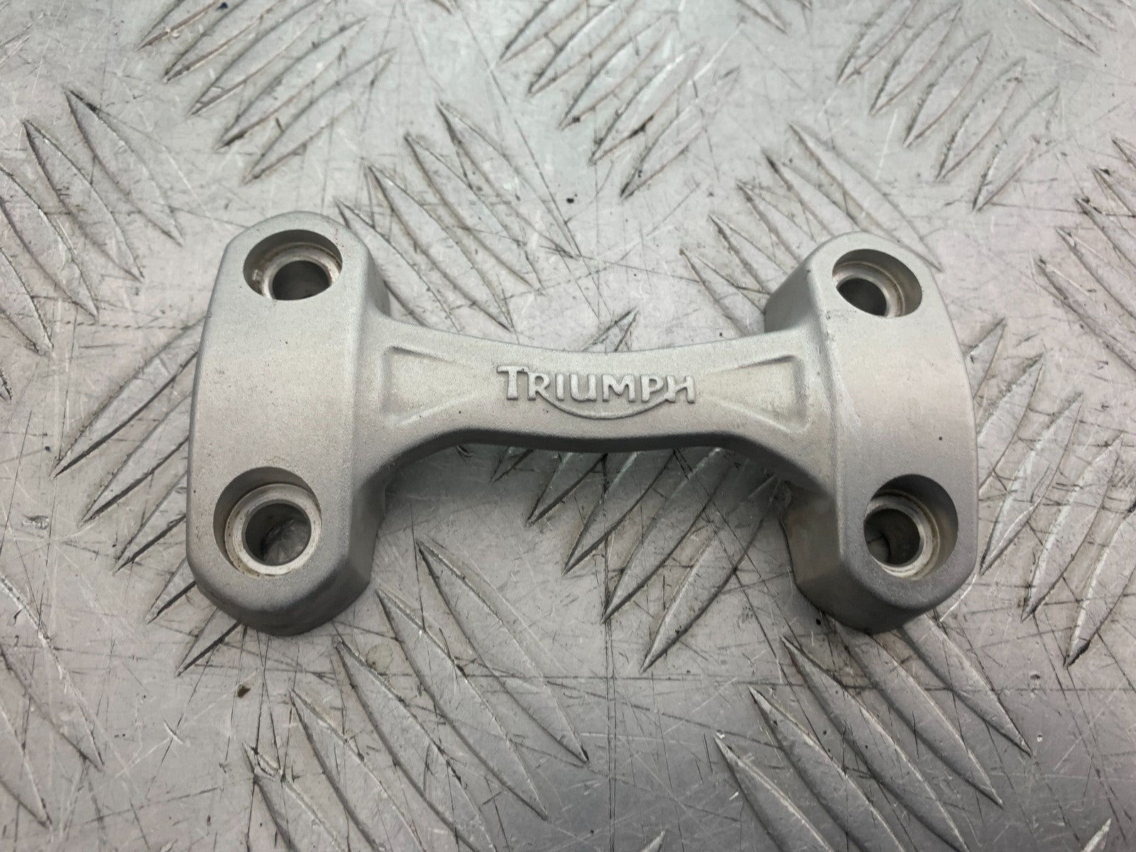 TRIUMPH 675 STREET TRIPLE RX HANDLEBAR CLAMP   2015- 2017 (CMB1299)