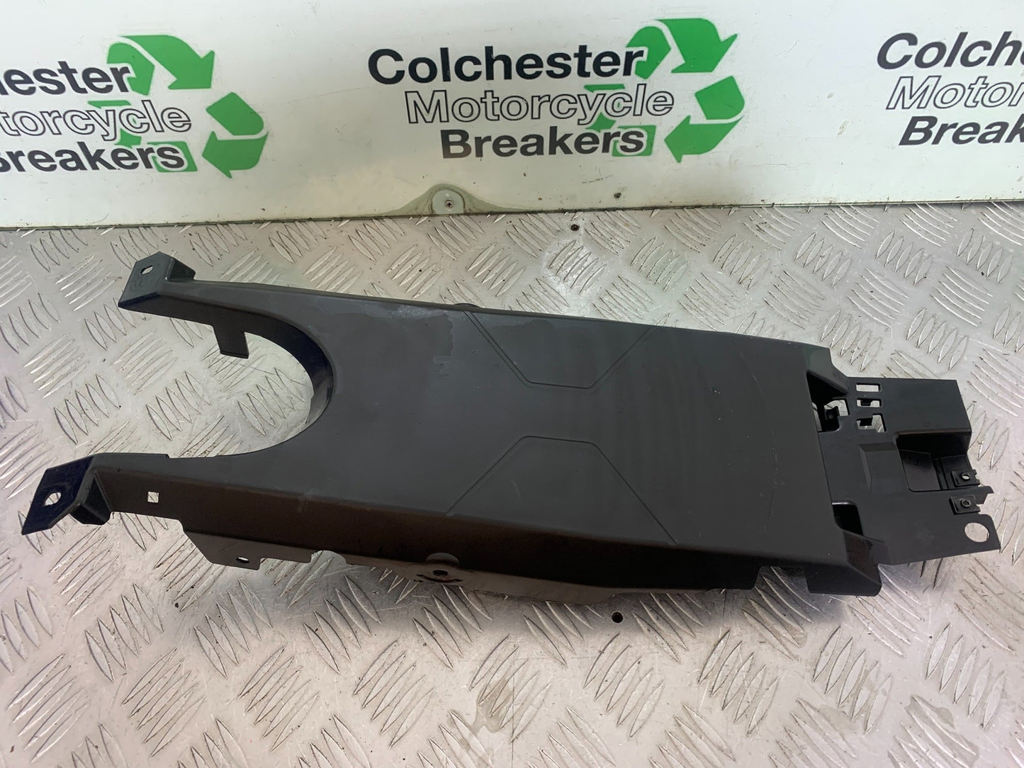 TRIUMPH TRIDENT 660 UNDERTRAY   YEAR 2021-2024 (CMB1148)