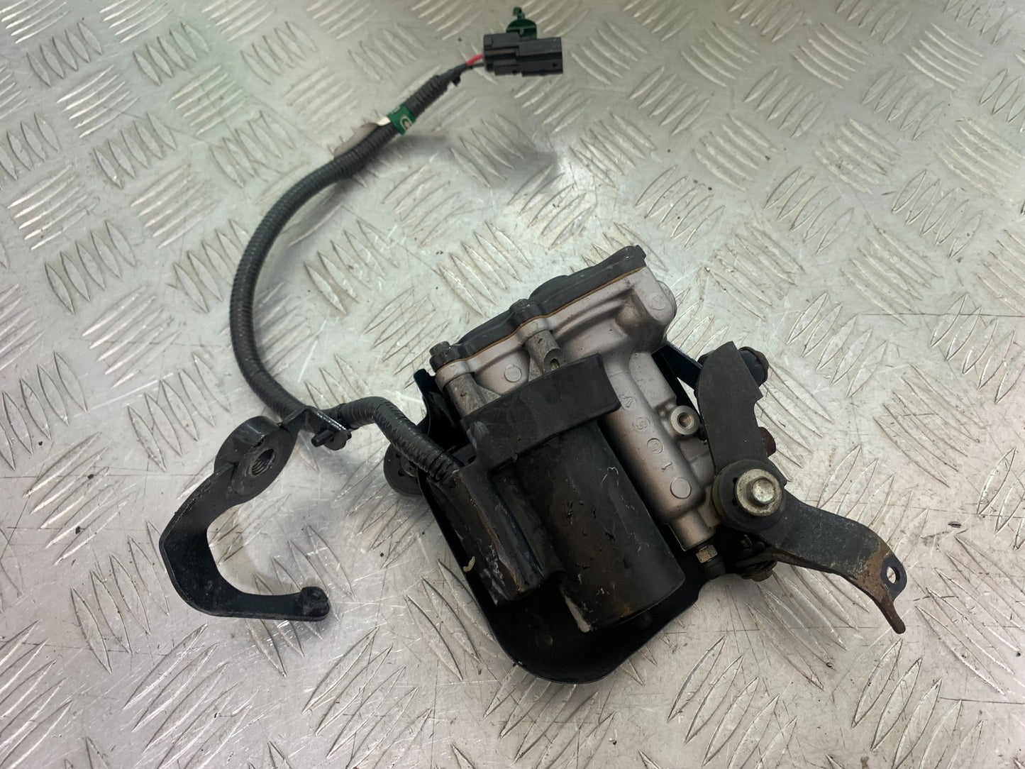 HONDA CBR1000 rr FIREBLADE FRONT ABS PUMP YEAR 2012-2016 (CMB1198)
