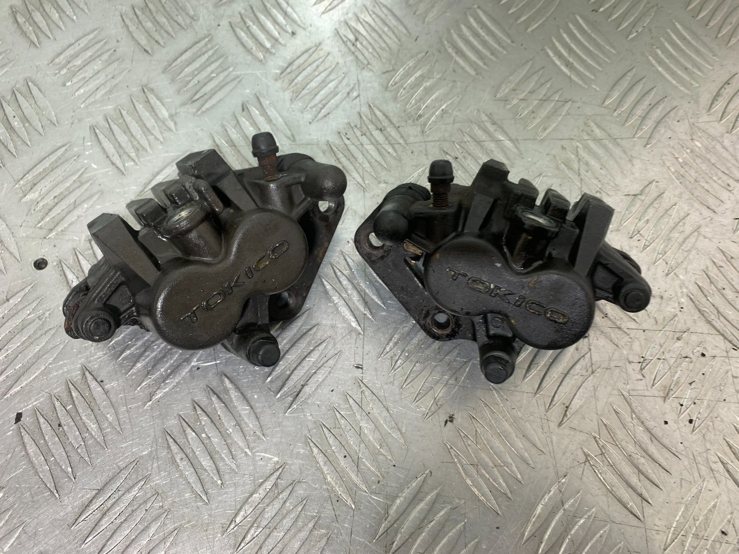 SUZUKI GSF600 GSF 600 BANDIT FRONT BRAKE CALIPERS   2000-2004 (CMB1269)
