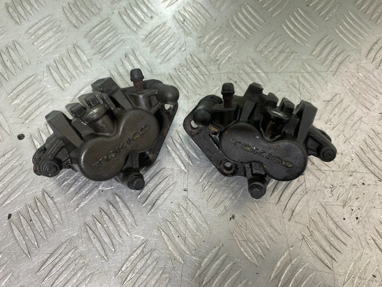 SUZUKI GSF600 GSF 600 BANDIT FRONT BRAKE CALIPERS   2000-2004 (CMB1269)
