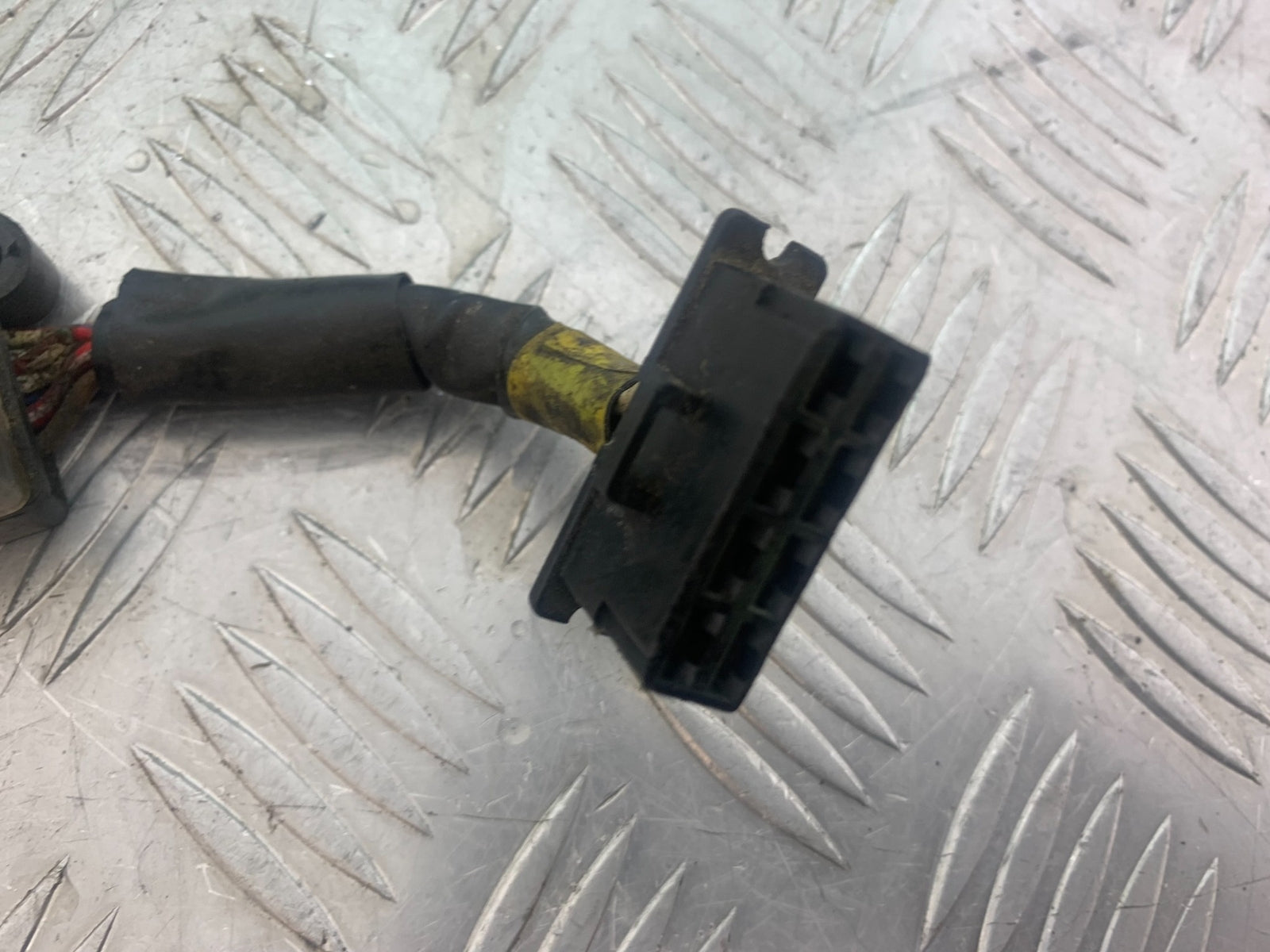 KAWASAKI GT550 GT 550 FUSE BOX YEAR 1984-87 (CMB1141)