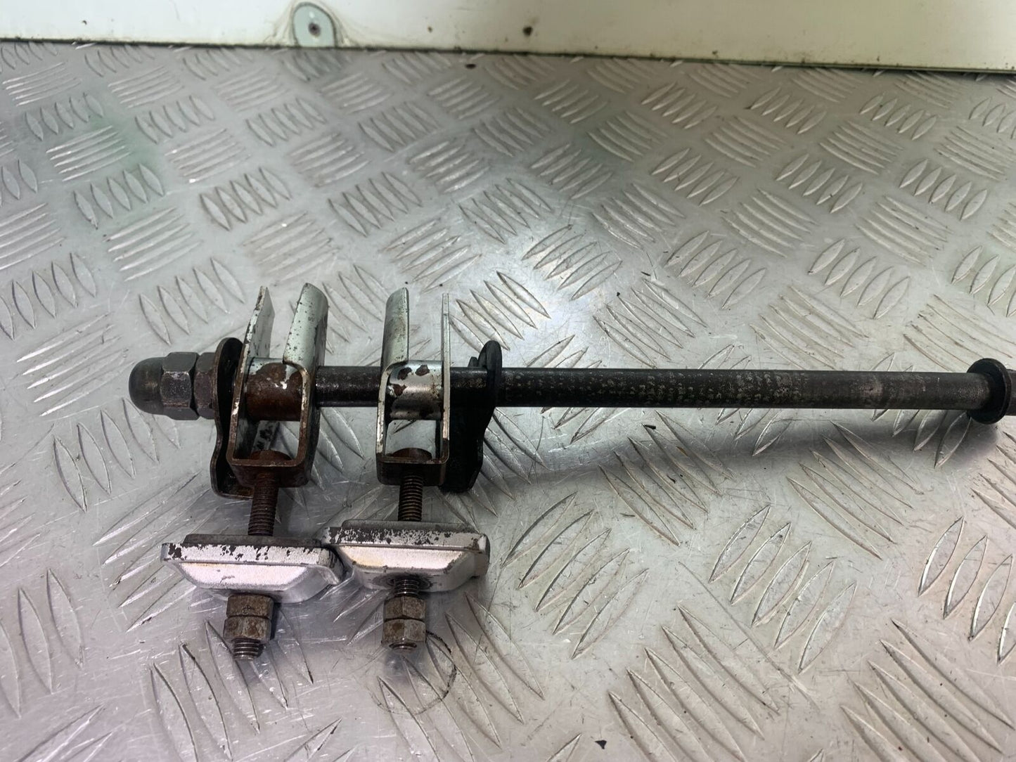 SINNIS TERRAIN 125 REAR WHEEL SPINDLE  YEAR 2024 (CMB1072)