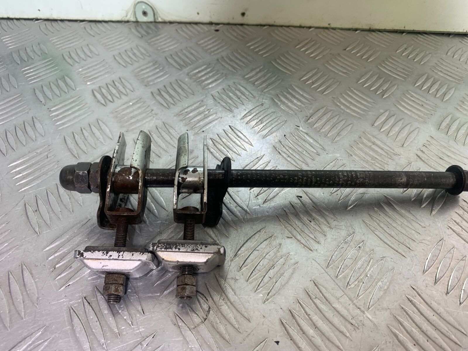 SINNIS TERRAIN 125 REAR WHEEL SPINDLE  YEAR 2024 (CMB1072)
